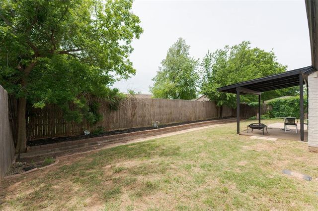 1125 Sennybridge Drive, Yukon, OK 73099