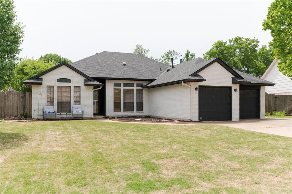 1125 Sennybridge Drive, Yukon, OK 73099
