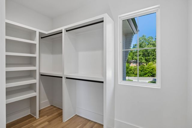 832A Neartop Dr, Nashville, TN 37205
