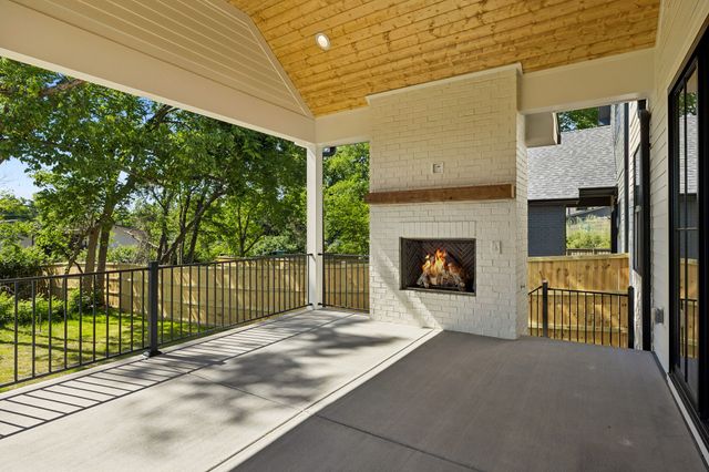 832A Neartop Dr, Nashville, TN 37205