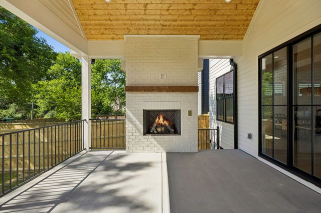 832A Neartop Dr, Nashville, TN 37205