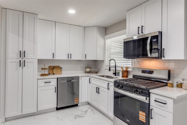 2922 Mayhew Drive, Dallas, TX 75228