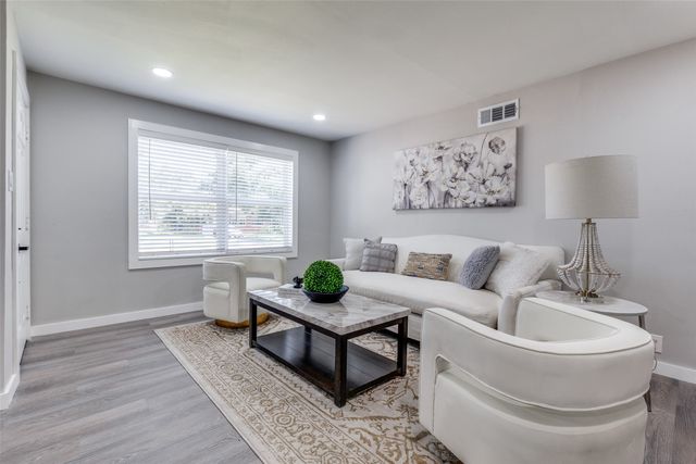2922 Mayhew Drive, Dallas, TX 75228