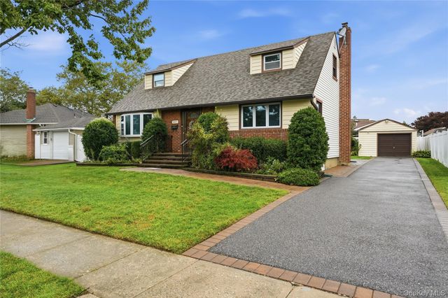 947 White Birch Lane, Wantagh, NY 11793