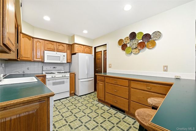 947 White Birch Lane, Wantagh, NY 11793