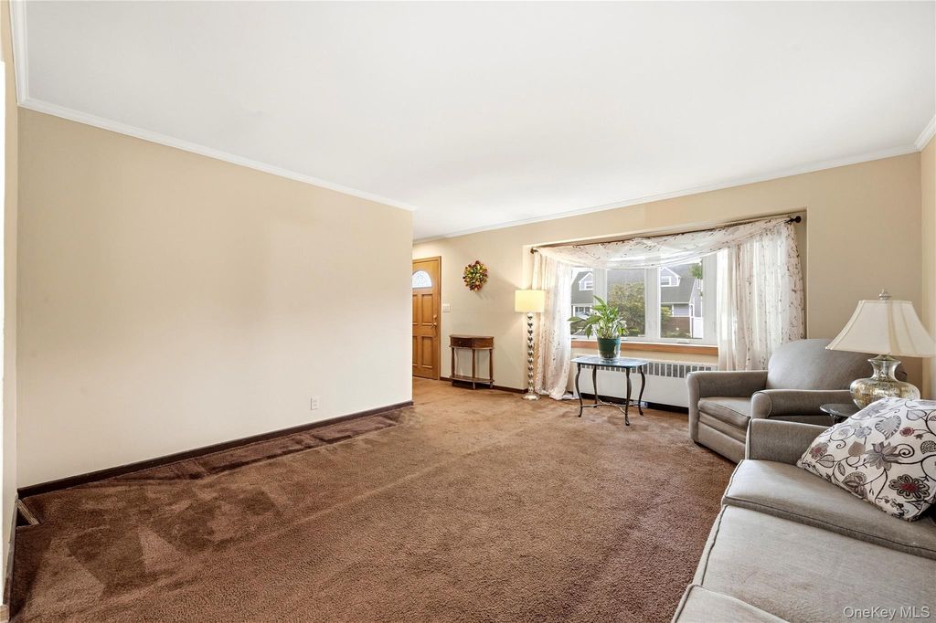 947 White Birch Lane, Wantagh, NY 11793 — photo 5