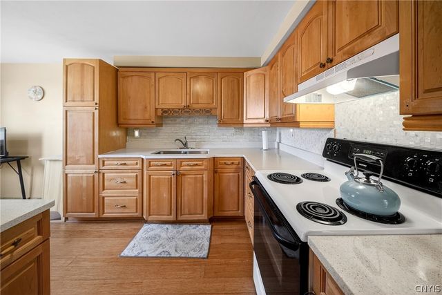 7820 Running Brook Lane, Cicero, NY 13039