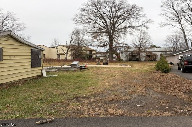 8 Reasoner Ln, Flemington Boro, NJ 08822