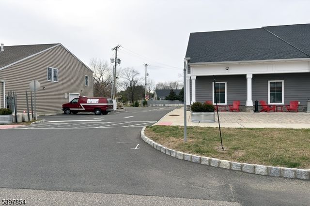 8 Reasoner Ln, Flemington Boro, NJ 08822