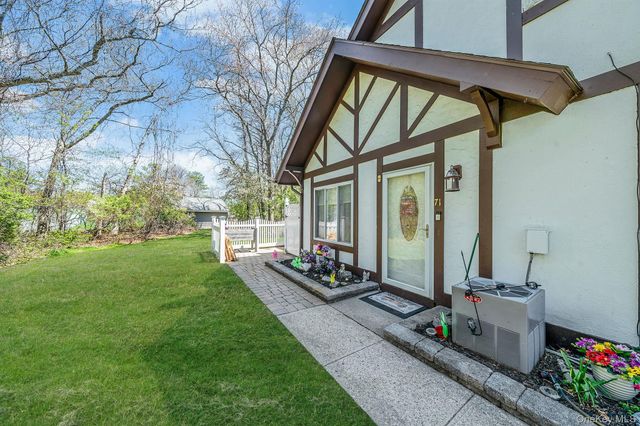 71 Crystal Rock Court, Middle Island, NY 11953
