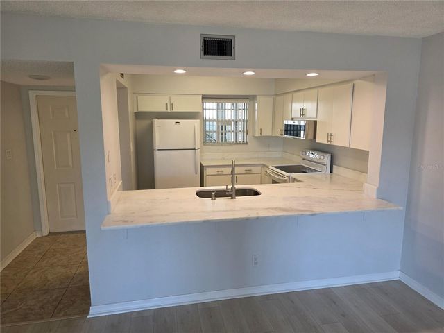 6826 STONES THROW CIRCLE N 11107, St Petersburg, FL 33710