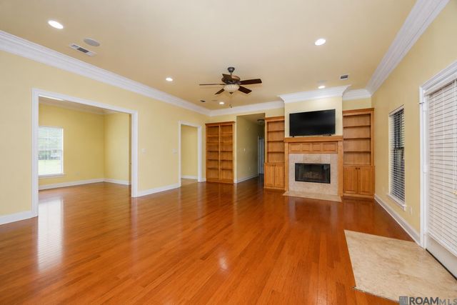 242 Buffwood Dr, Baker, LA 70714