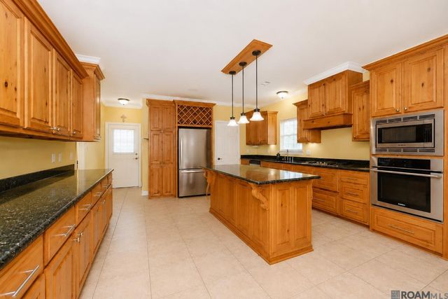 242 Buffwood Dr, Baker, LA 70714