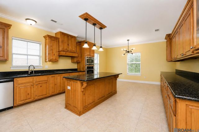 242 Buffwood Dr, Baker, LA 70714