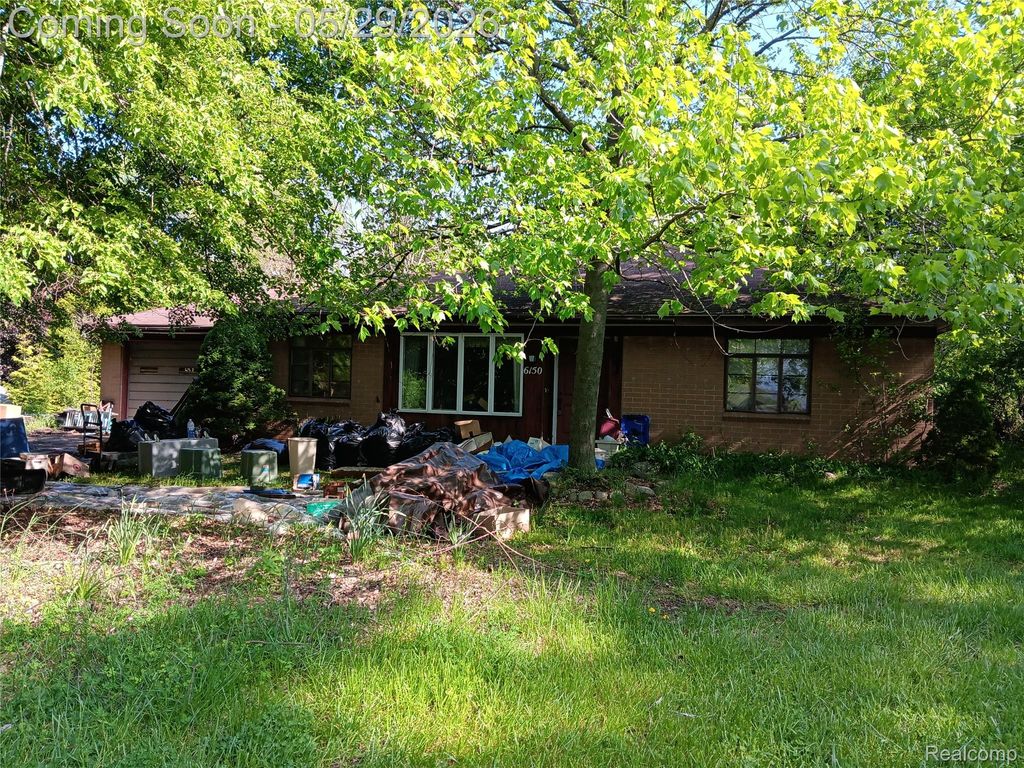 6150 Upper Straits Boulevard, West Bloomfield Charter Township, MI 48324