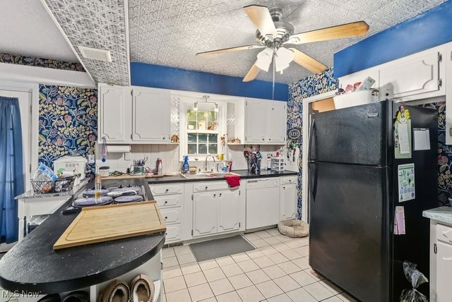 2919 Thomas Drive, Silver Lake, OH 44224