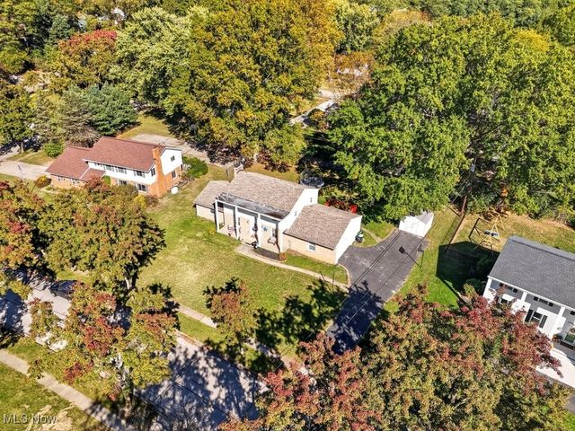 2919 Thomas Drive, Silver Lake, OH 44224