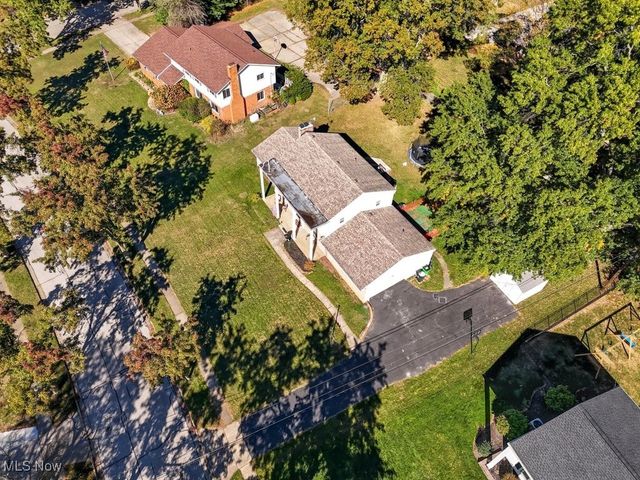 2919 Thomas Drive, Silver Lake, OH 44224