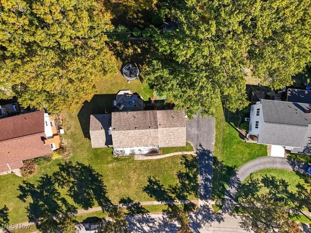 2919 Thomas Drive, Silver Lake, OH 44224