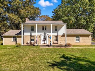 2919 Thomas Drive, Silver Lake, OH 44224