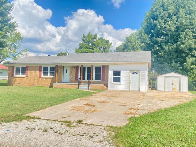 608 Apple Street, Green Forest, AR 72638