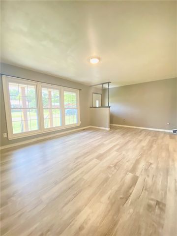 608 Apple Street, Green Forest, AR 72638