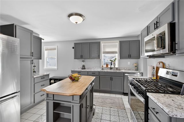 404 Church Avenue, Warwick, RI 02889