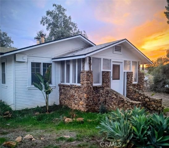 10560 Robinson Avenue, Riverside, CA 92505