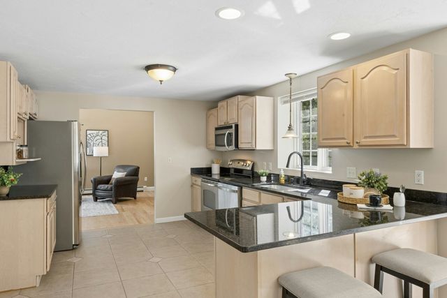 48 June St, Northbridge, MA 01534