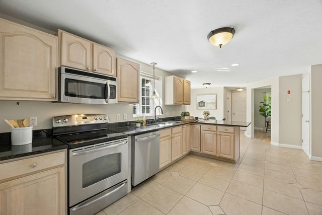 48 June St, Northbridge, MA 01534