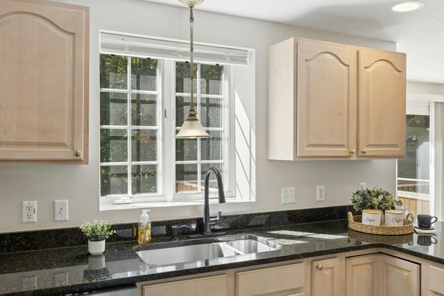 48 June St, Northbridge, MA 01534