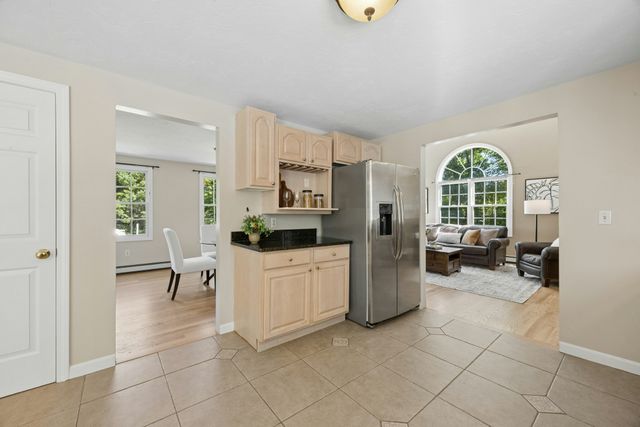 48 June St, Northbridge, MA 01534