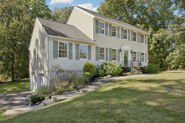 48 June St, Northbridge, MA 01534