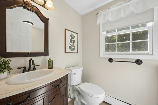 48 June St, Northbridge, MA 01534