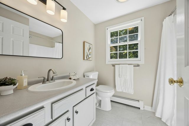 48 June St, Northbridge, MA 01534