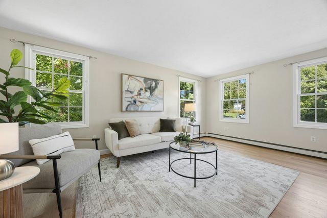 48 June St, Northbridge, MA 01534