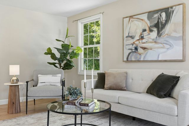 48 June St, Northbridge, MA 01534