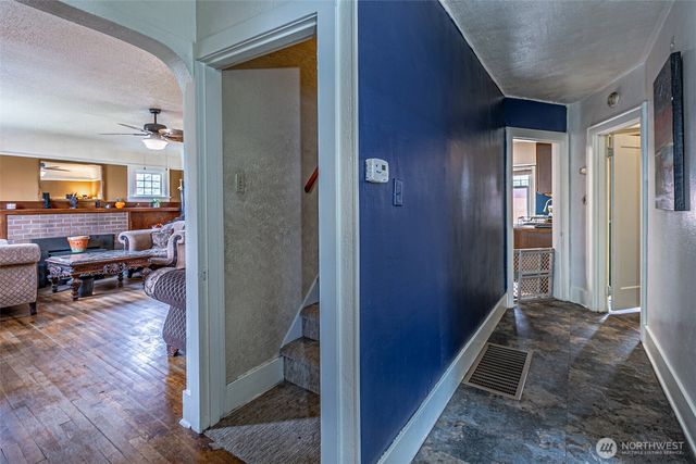 1432 S 56th Street, Tacoma, WA 98408