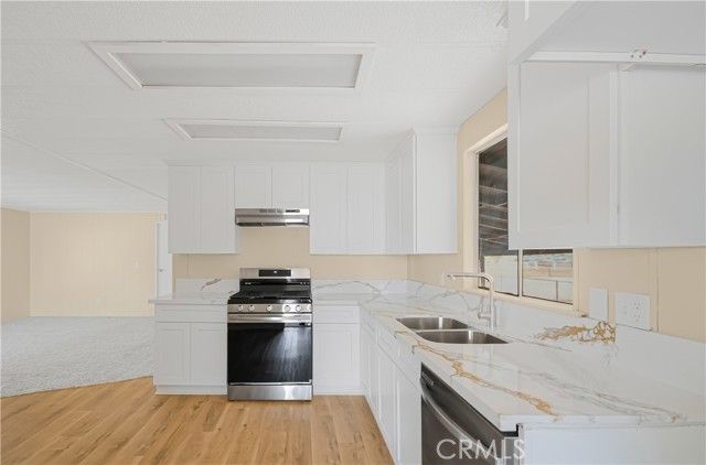 5981 La Mesa Road, Phelan, CA 92371