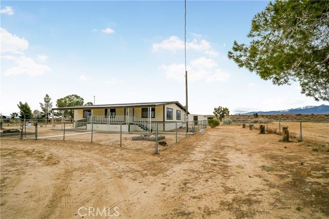 5981 La Mesa Road, Phelan, CA 92371