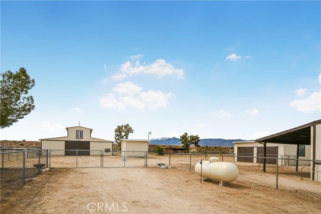 5981 La Mesa Road, Phelan, CA 92371