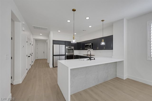 7035 Thistle Ridge Street, Las Vegas, NV 89166