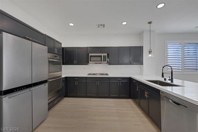 7035 Thistle Ridge Street, Las Vegas, NV 89166