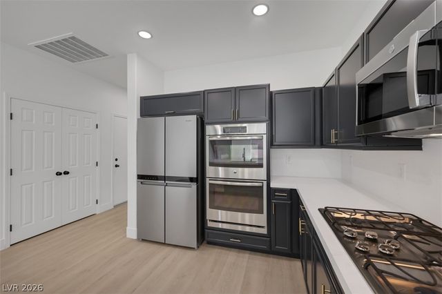 7035 Thistle Ridge Street, Las Vegas, NV 89166