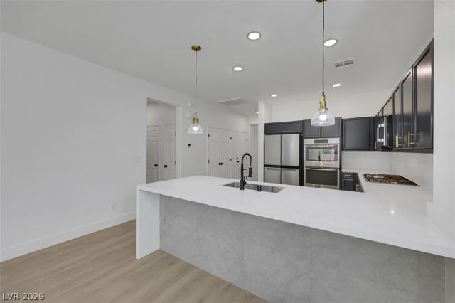 7035 Thistle Ridge Street, Las Vegas, NV 89166