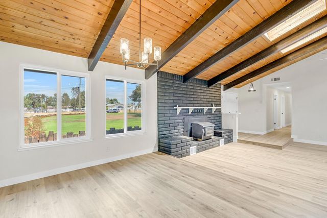 16860 Mark Road, Madera, CA 93636