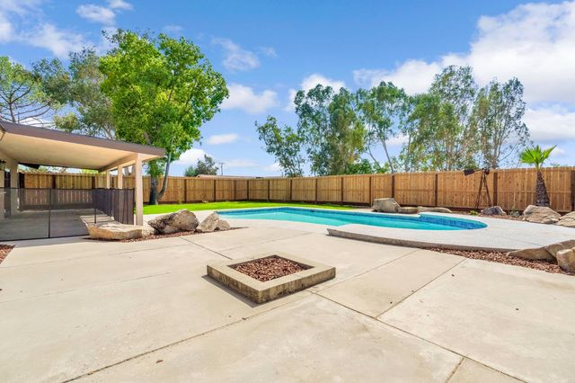 16860 Mark Road, Madera, CA 93636