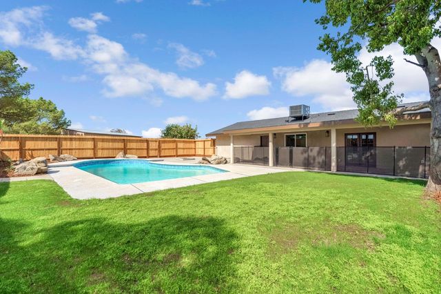 16860 Mark Road, Madera, CA 93636