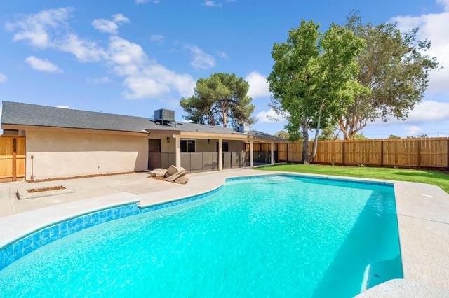 16860 Mark Road, Madera, CA 93636