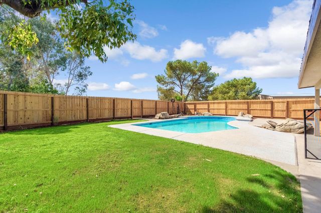 16860 Mark Road, Madera, CA 93636